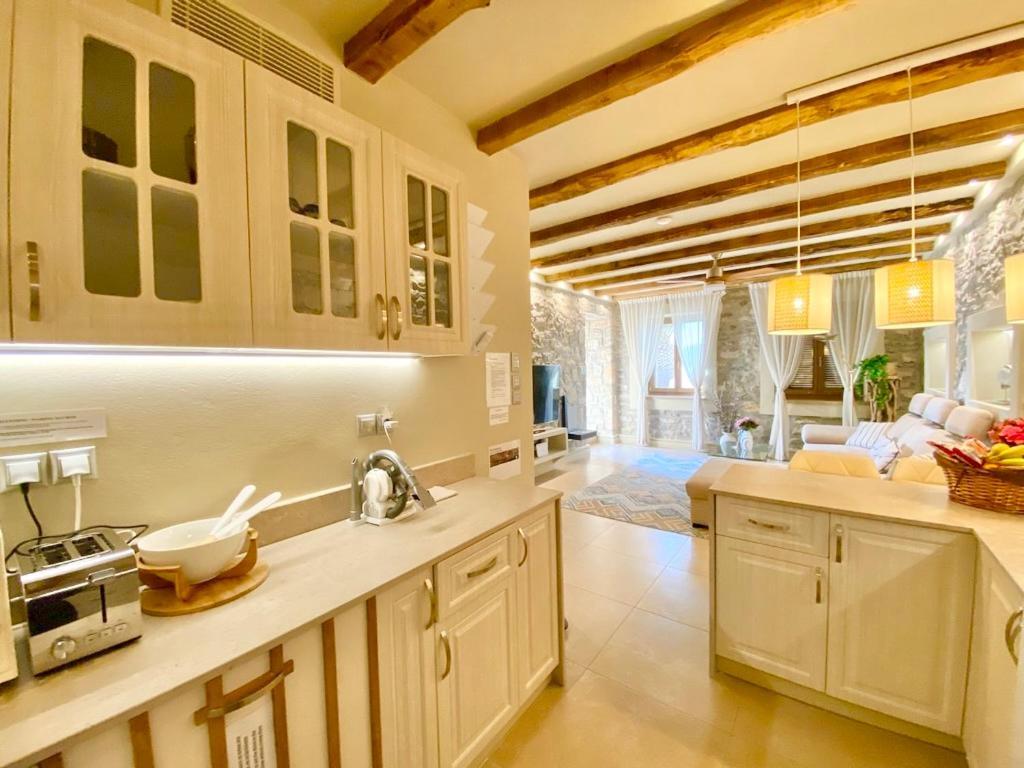 Villasonboard Rock Villa 3 Bed, 3 Bath, Jacuzzi, Seaside Ermioni Eksteriør billede