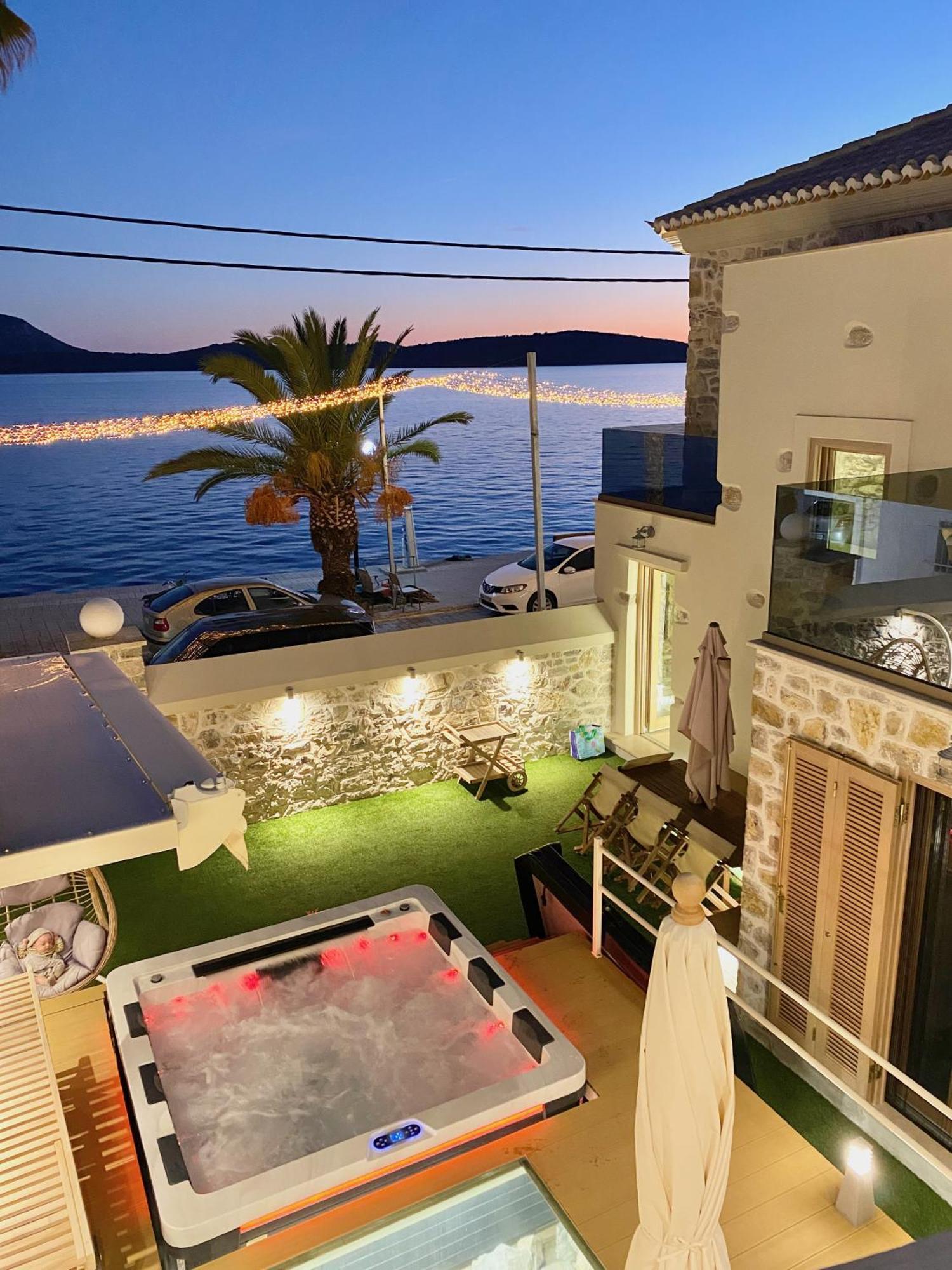 Villasonboard Rock Villa 3 Bed, 3 Bath, Jacuzzi, Seaside Ermioni Eksteriør billede
